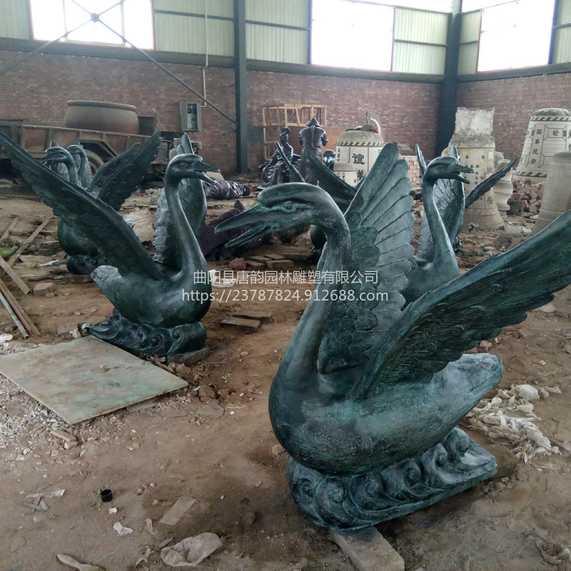 水池纯铜喷水天鹅雕塑铸造厂家